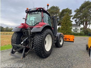 Leasing di 2016 Valtra T174E med Schmidt Tellefsdal U-LS 43.6 plog (2022), Valtra 76 frontlaster og betong lodd 2016 Valtra T174E med Schmidt Tellefsdal U-LS 43.6 plog (2022), Valtra 76 frontlaster og betong lodd: foto 5 Leasing di 2016 Valtra T174E med Schmidt Tellefsdal U-LS 43.6 plog (2022), Valtra 76 frontlaster og betong lodd 2016 Valtra T174E med Schmidt Tellefsdal U-LS 43.6 plog (2022), Valtra 76 frontlaster og betong lodd: foto 5