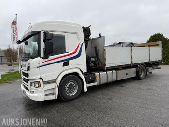 Camion con gru SCANIA P 320