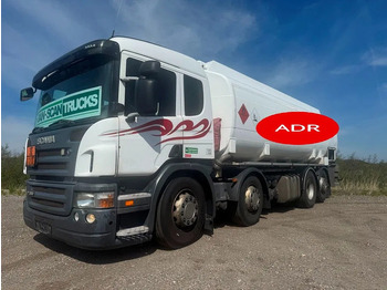 Camion cisterna SCANIA P 380