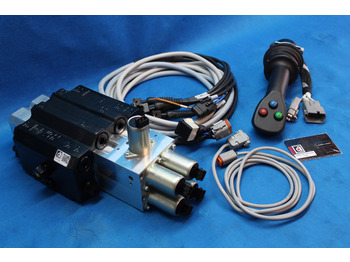 Caricatore frontale per trattori per Camion Joystick + AKON LVM92 Proportional Valve 90 L/Min 2 Sections for Loader, Closed: foto 2