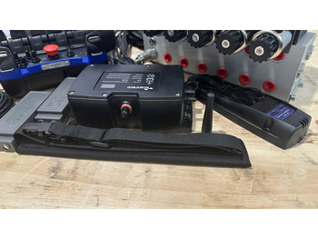 Macchina da cantiere Proportional Valve Cetop valve 6 functions 16GPM 60 l/min + Scanreco G2B Radio Remote and manual operation: foto 4