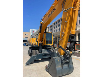 Escavatore gommato HYUNDAI