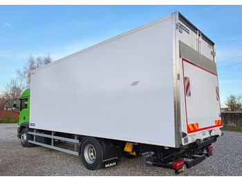 Autocarro frigorifero MAN TGM 18.320 / 18.290 / 15.290 / IZOTERMA / WINDA / 19PALET / E6 / 08.2018 / LIFT / SPROWADZONY / AUTOMAT / SYPIALKA / PIERWSZY WŁAŚCICIEL / BOCZNE DRZWI / STAN BARDZO DOBRY: foto 5 Autocarro frigorifero MAN TGM 18.320 / 18.290 / 15.290 / IZOTERMA / WINDA / 19PALET / E6 / 08.2018 / LIFT / SPROWADZONY / AUTOMAT / SYPIALKA / PIERWSZY WŁAŚCICIEL / BOCZNE DRZWI / STAN BARDZO DOBRY: foto 5