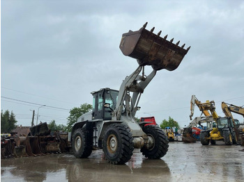 Pala gommata CATERPILLAR 936