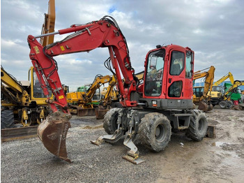 Escavatore gommato KOMATSU