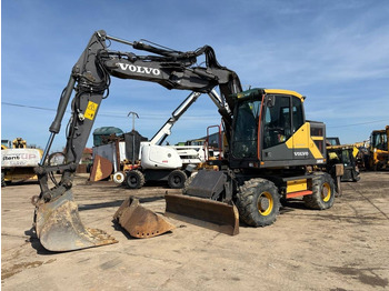 Escavatore gommato VOLVO