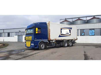 Autocarro furgonato DAF XF 105 460
