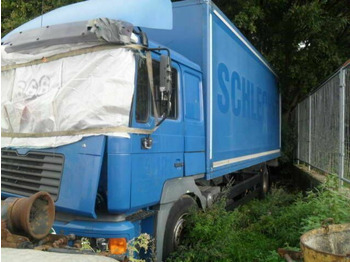 Autocarro furgonato MAN