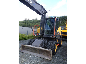 Escavatore gommato Volvo EW 220 E: foto 2