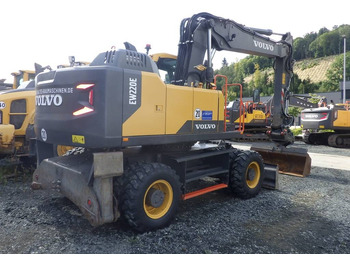 Escavatore gommato Volvo EW 220 E: foto 5