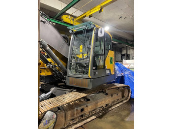 Escavatore cingolato VOLVO ECR235
