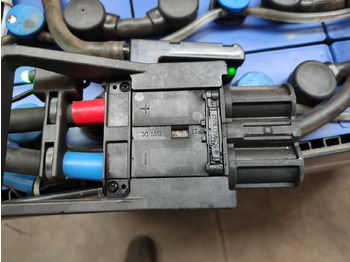 Batteria per Mezzo di movimentazione Hawker 80V     5 PZM 775: foto 4