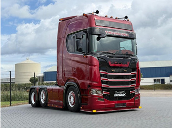 Trattore stradale SCANIA S 580