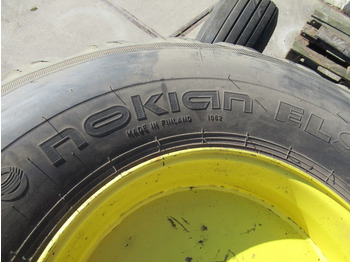 Ruota completa per Trattore piccolo John Deere 5515V NOKIAN 550/60R22.5 + Voor Banden + Velg: foto 4