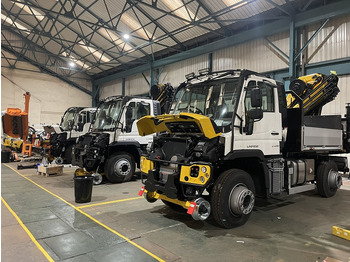 Camion con gru UNIMOG