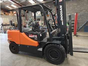 Carrello elevatore a gas DOOSAN