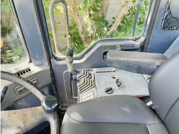 Pala gommata KOMATSU WA380-8