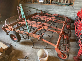 Macchina per la lavorazione del terreno KVERNELAND