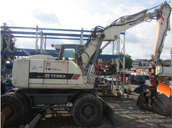 Escavatore gommato TEREX