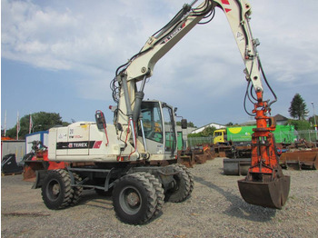 Escavatore gommato TEREX