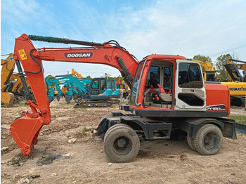 Escavatore gommato DOOSAN DX150W