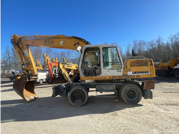 Escavatore gommato LIEBHERR A 914