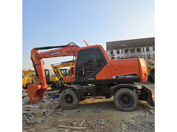 Escavatore gommato DOOSAN DX150W