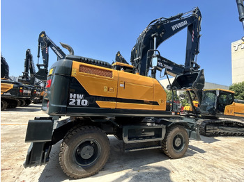 Escavatore gommato HYUNDAI