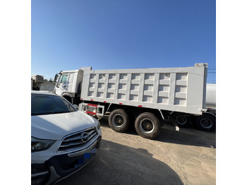 Autocarro ribaltabile SINOTRUK HOWO