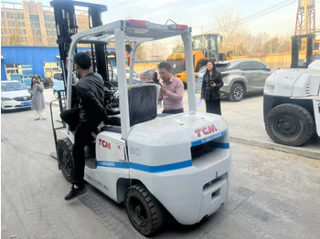 Carrello elevatore diesel TCM FD30: foto 2