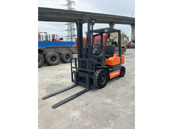 Carrello elevatore diesel Toyota FD25: foto 4 Carrello elevatore diesel Toyota FD25: foto 4