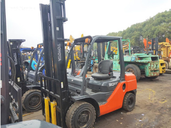 Carrello elevatore diesel Toyota FD30: foto 5 Carrello elevatore diesel Toyota FD30: foto 5