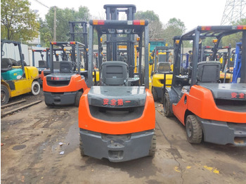 Carrello elevatore diesel Toyota FD30: foto 3 Carrello elevatore diesel Toyota FD30: foto 3