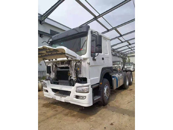 Trattore stradale SINOTRUK HOWO