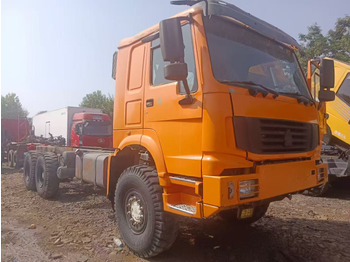Trattore stradale SINOTRUK HOWO