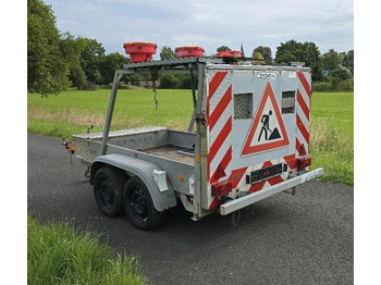 Attrezzatura da costruzione Trebbiner VZ 615 Absperrtafel FAT Nissen Horizont Verkehrsleittafel Verkehrsleitanhänger Verkehrssicherungsanhänger Leitanhänger: foto 2