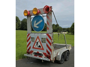 Attrezzatura da costruzione Trebbiner VZ 615 Absperrtafel FAT Nissen Horizont Verkehrsleittafel Verkehrsleitanhänger Verkehrssicherungsanhänger Leitanhänger: foto 5