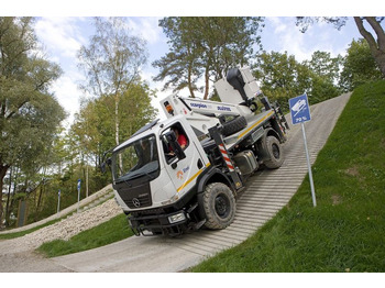 Piattaforma autocarrata UNIMOG U20