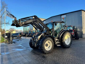 Trattore VALTRA