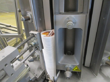 Macchina per imballaggio DECKEL ETIKETTIER ANLAGE SCHLEUTER GU 2 DU (RUNDLÄUFER) MIT LÖFFELEINLEGESTATION RNA SRC-N-630-1R: foto 5 Macchina per imballaggio DECKEL ETIKETTIER ANLAGE SCHLEUTER GU 2 DU (RUNDLÄUFER) MIT LÖFFELEINLEGESTATION RNA SRC-N-630-1R: foto 5