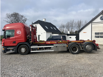 Autocarro scarrabile SCANIA P 320