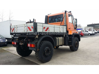 Autocarro ribaltabile UNIMOG U300