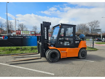 Carrello elevatore a gas DOOSAN