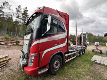 Camion trasporto legname VOLVO FH16 750