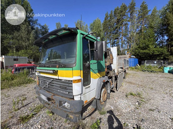 Camion con gru VOLVO FL