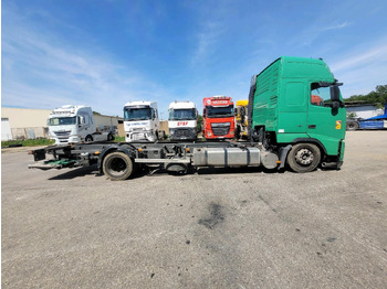 Autocarro portacontainer/ Caisse interchangeable VOLVO FH12 420 GLOBETROTTER: foto 3 Autocarro portacontainer/ Caisse interchangeable VOLVO FH12 420 GLOBETROTTER: foto 3