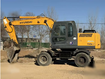 Escavatore gommato HYUNDAI