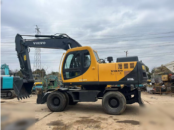 Escavatore gommato VOLVO