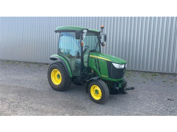 Trattore comunale John Deere 3033 R: foto 2 Trattore comunale John Deere 3033 R: foto 2