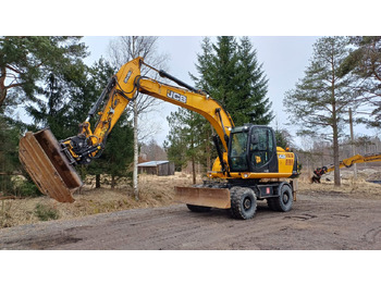 Escavatore gommato JCB